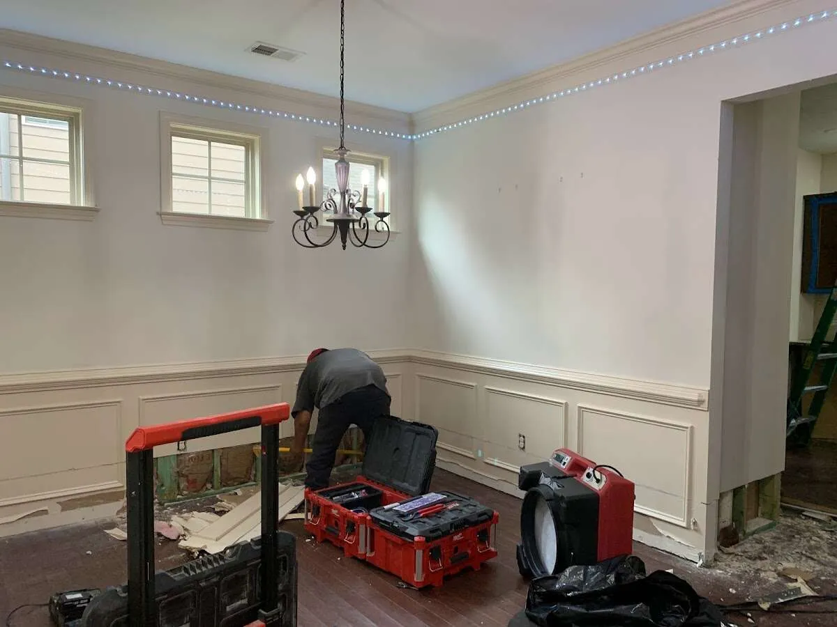 Restoration technician with professional equipment in Guttenberg